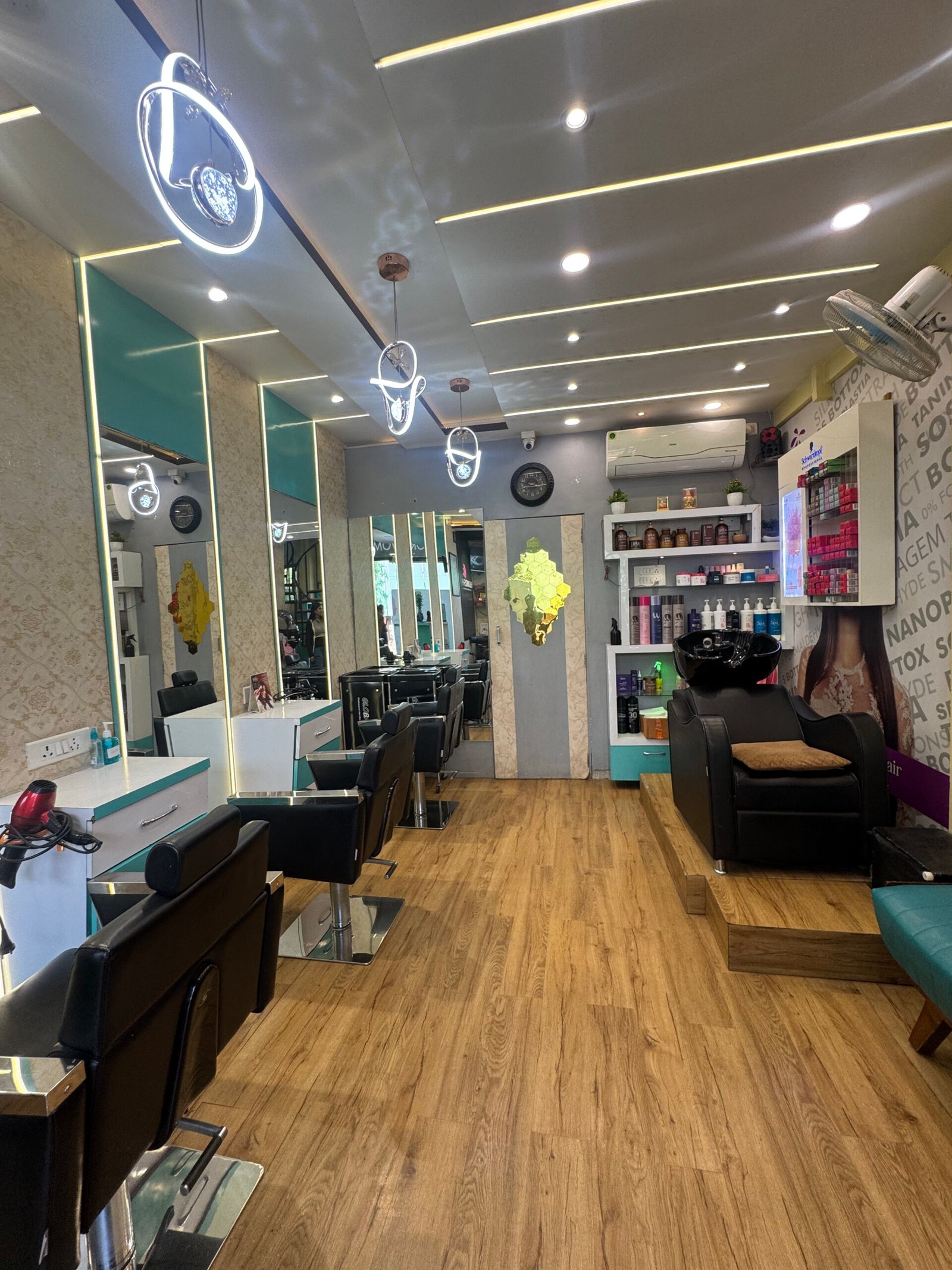 Premium Salon in Wakad